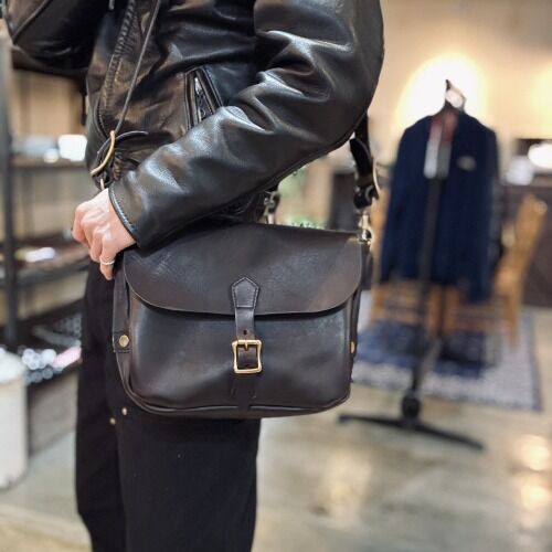 LEATHER POSTMAN MINI SHOULDER BAG : CHARCOAL*GREEN BLOG NEWS LEATHER POSTMAN MINI SHOULDER BAG : CHARCOAL*GREEN BLOG NEWS