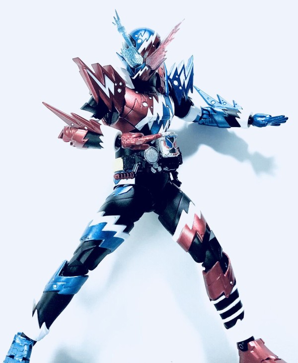 複眼改修S.H.Figuarts仮面ライダービルドラビットタンクスパークリング 魂WEB商店限定S.H.Figuarts 仮面ライダービルド ラビットタンク