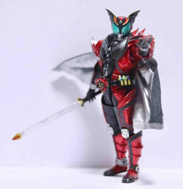 S.H.Figuarts(真骨彫製法) 仮面ライダーダークキバ : ROAD OF HOBBY