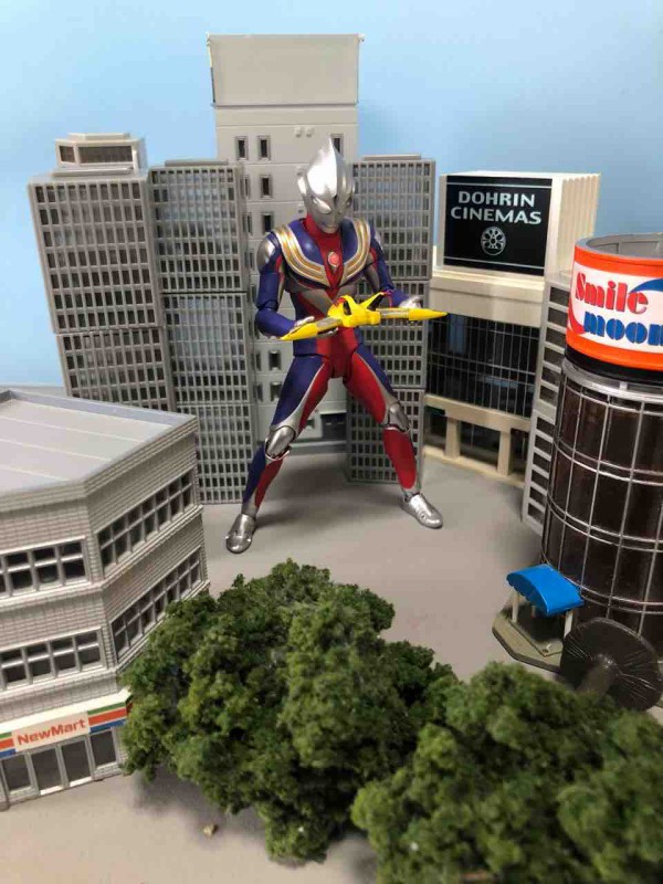 フィギュア用巨大特撮セットで遊ぼう(市街地編) : ROAD OF HOBBY