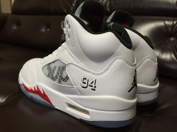 Nike Air Jordan 5 Retro Supreme : poseurs