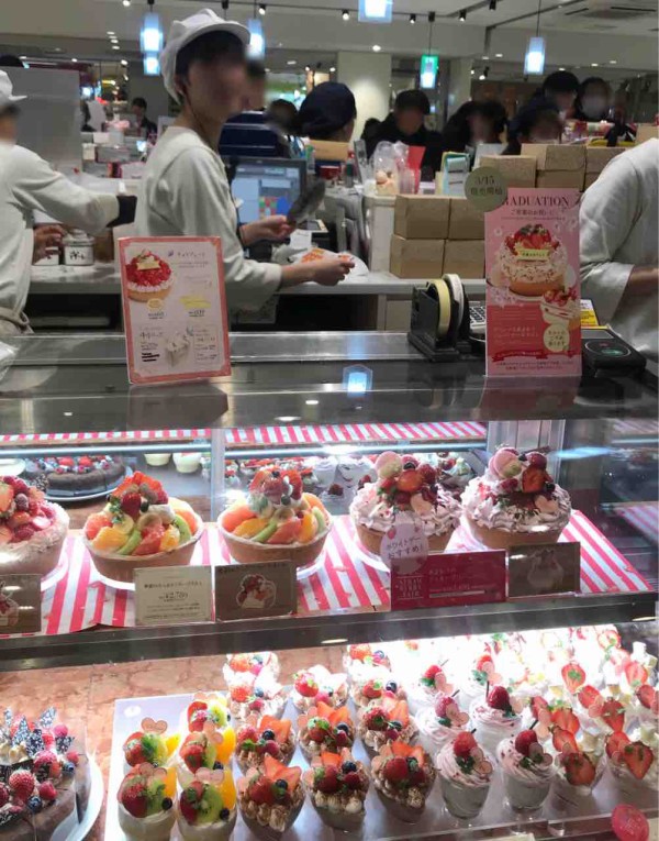 赤羽エキュート ホワイトデー ラメゾンアンソレイユターブル と コンディトライ神戸 シェビーズのブログ