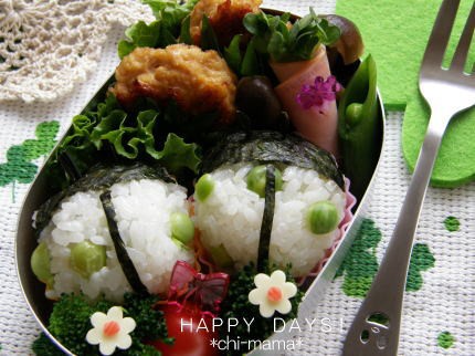 豆ご飯でてんとう虫のお弁当 キャラ弁 デコ弁 Happy Days