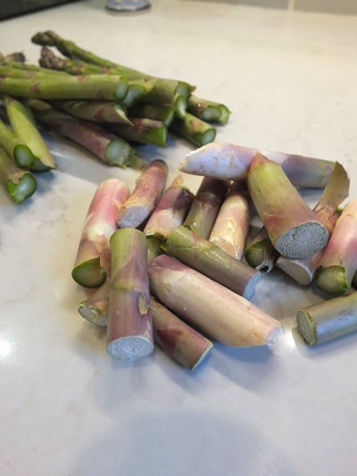 アスパラガスを無駄なく食べる ちょっと気が引ける事 カリフォルニアのばあさんブログ Powered By ライブドアブログ