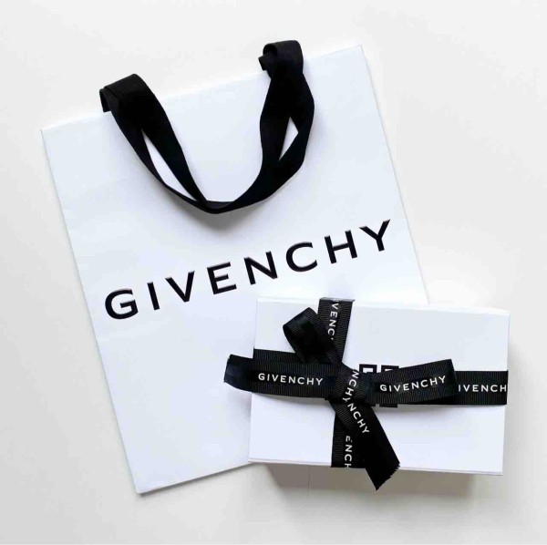 GIVENCHY最新コスメです♡♡ 紙袋付き♡ プレゼントにいかがですか✨️ GIVENCHYホリデー2022有料BOXラッピングはどんな感じ？【写真10枚