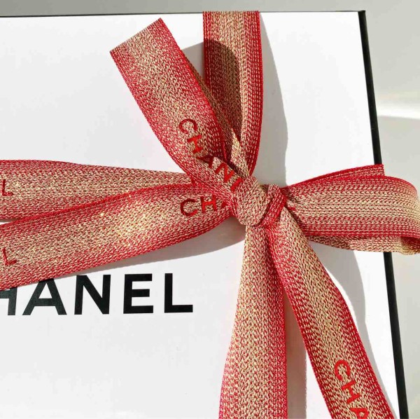 CHANEL ホリデー リボン CHANEL ラッピング CHANELホリデー2022有料BOXラッピングはどんな感じ？【写真10枚