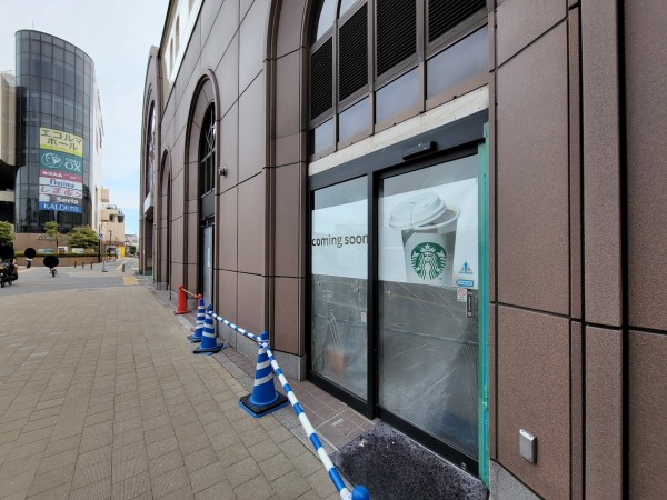 スターバックスの新店舗開店予告シートです スターバックスの新店舗開店予告シートです スターバックスの新店舗