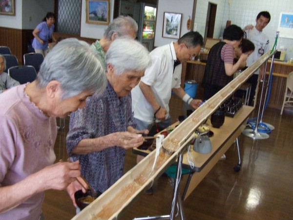 あかね そうめん流し 楽しみました 岡山中央福祉会