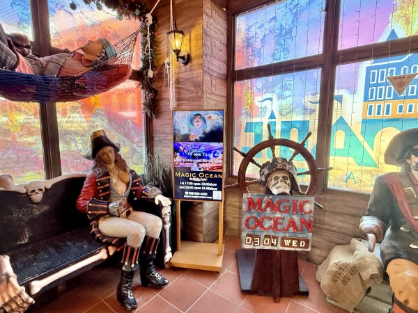 北谷町】アメリカンビレッジ『マジックオーシャン』奇術研究家「堀木