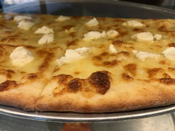 北谷町美浜の『PIZZA STAND NY OKINAWA』でピザランチ : 美ら浜つー