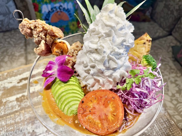 北谷町】モンスターサイズのカレー『Kona's Coffee(コナズ珈琲
