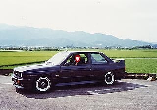 Bmw M3 0 薔薇とエンジン