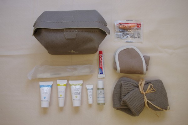 Parisファーストクラスアメニティセットポーチ新品ビジネスポーチセット Parisファーストクラスアメニティセットポーチ新品ビジネスポーチ