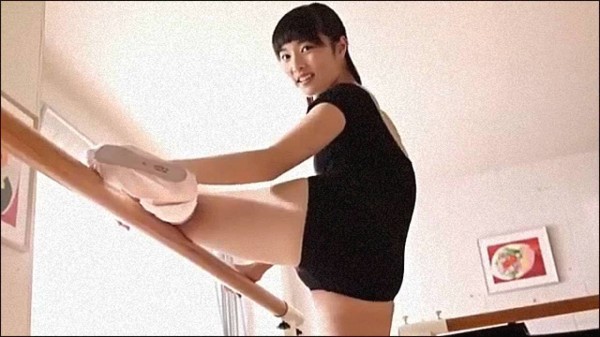 岡本桃佳水着エロ 