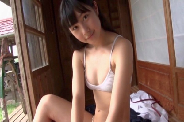 新原里彩　下着 IVArchive