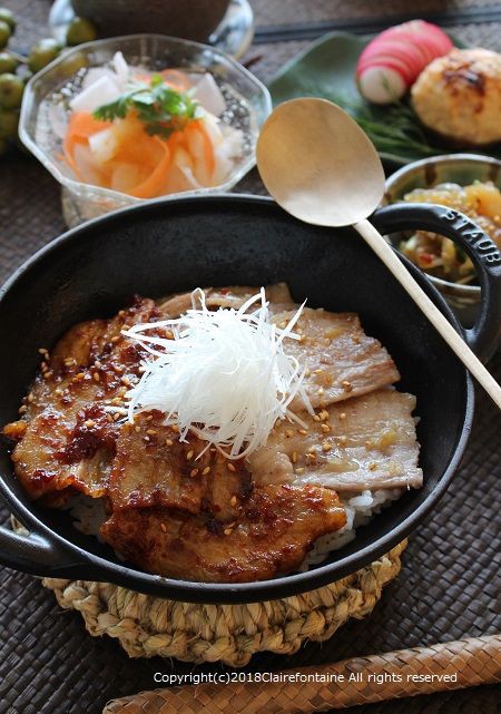 2色豚丼 で 和中折衷 な 晩ご飯 Clairefontaine 2色豚丼 で 和中折衷 な 晩ご飯 Clairefontaine