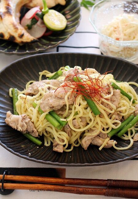 豚肉とにんにくの芽の塩焼きそば！で、週末おうち居酒屋