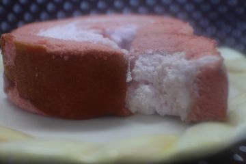 セブンイレブン 宮城県産いちごのロールケーキ おやつは一日3個マデ Powered By ライブドアブログ