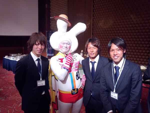 小ネタ 鹿児島ユナイテッドfcのキックオフパーティーで気になるキャラクターを発見 その名は じゃんけんマン コミュサカブログ