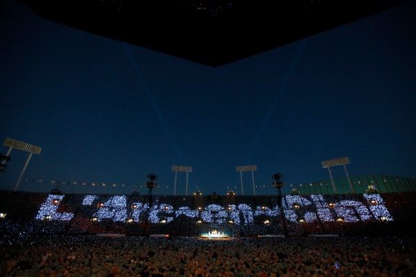 スタッフパス LIVE 2014 国立競技場 ラルク L'Arc L'Arc?en?Ciel、客席が360°取り囲むステージで圧巻の 国立競技場