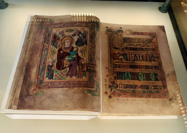 本 ケルズの書 ダブリン大学トリニティ・カレッジ図書館写本
