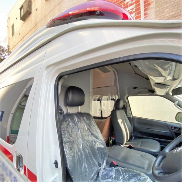 ビニールカーテンを運転席の間仕切りに その8 救急車 こるぞう ブログ