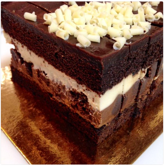タキシードケーキは生チョコ入りでとっても濃厚 だけどハイカロリーだから気をつけろw コストコ通がメルマガ新商品をひたすらレビューするブログ タキシードケーキは生チョコ入りでとっても濃厚 だけどハイカロリーだから気をつけろw コストコ通がメルマガ新商品をひたすらレビューするブログ