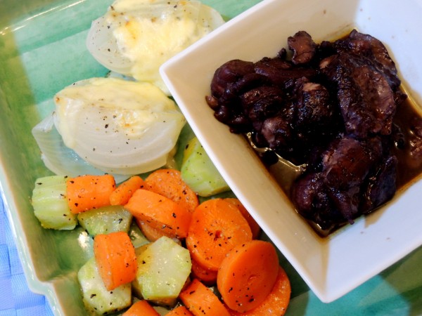 鶏もも肉の赤ワイン煮 つくれぽのピザ生地のカルツォーネ 今夜も 家飲み居酒屋