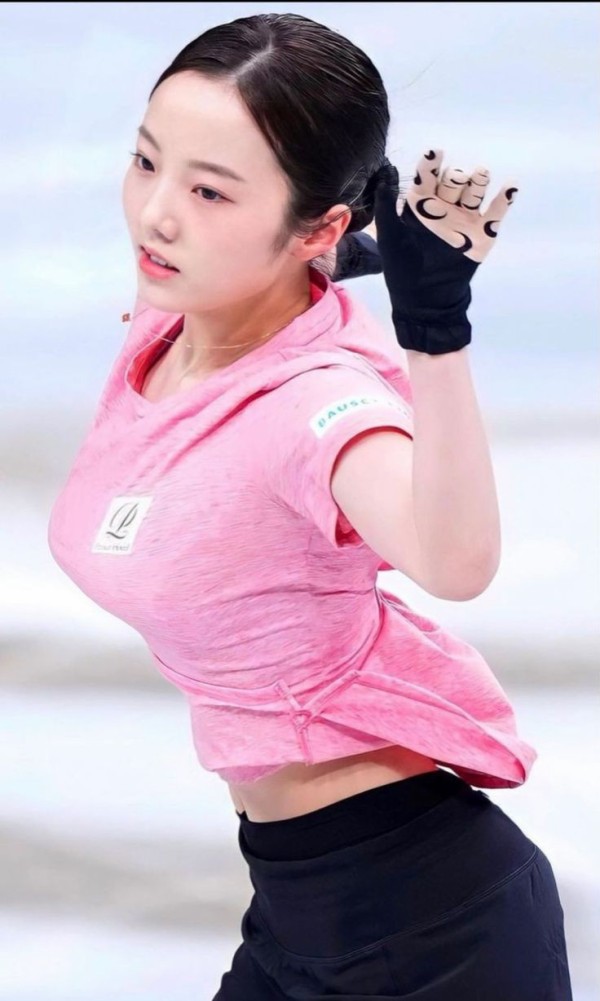 本田真凛　乳首 