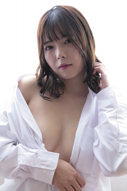 画像 Dmm Com 正社員 堀江りほ 大胆グラビアでスーツを脱ぎ捨てる 気になる芸能まとめ