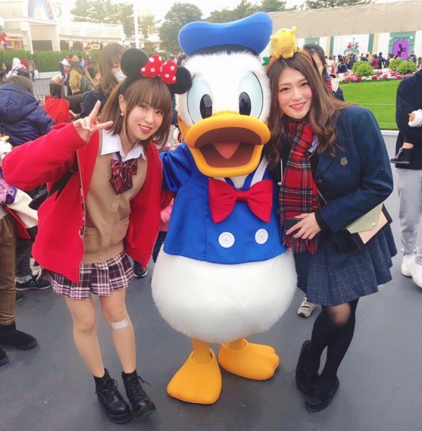 画像 セクシー女優さん 制服を着てディズニーランドに行く 気になる芸能まとめ