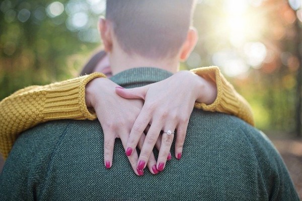 彼の不機嫌な態度は 愛してほしい のサインかもしれない 心理カウンセラー 近藤あきとし