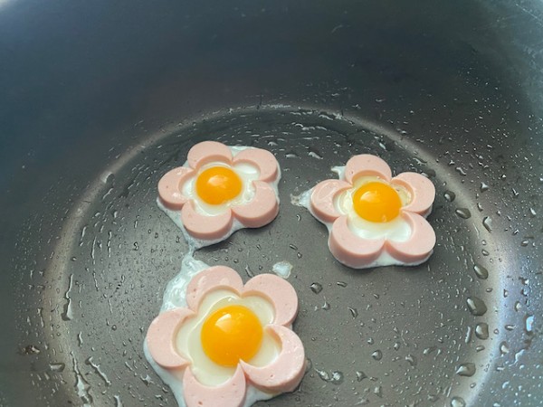 ケチャップライスに魚肉ソーセージとうずらのお花でかわいすぎる夫弁当 ローマのおいしい生活in東京 Powered By ライブドアブログ