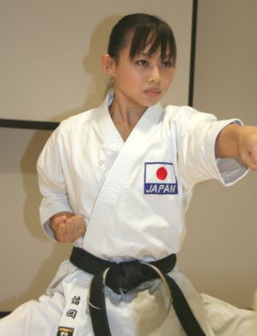 ４月７日の稽古 正拳突きは肩を出すか 腰を入れるか 中年空手百条委員会