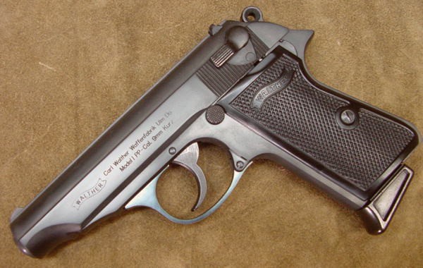 007ジェームズ・ボンドのワルサーPP : Hollywood hero's Gun