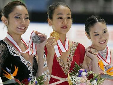 安藤美姫 2位 優勝は浅田真央 全日本選手権 安藤美姫 写真動画