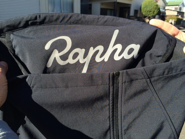 Rapha クラシックソフトシェルジャケット Rapha の冬用アウター、『クラシックソフトシェルジャケット』の