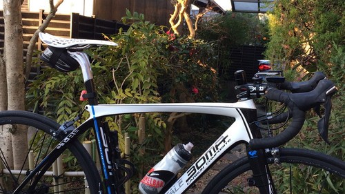 ロードバイクのサドルを、セライタリアの「SLR FLOW Ti316」から ロードバイクのサドルを、セライタリアの「SLR FLOW Ti316」から