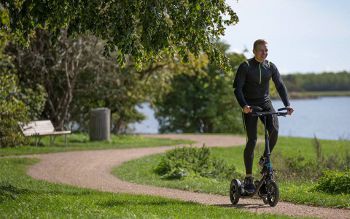 さらに未来を探る自転車王国 : サイクルロード ～自転車への道