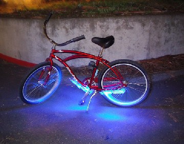 暗い夜道でも楽しくする工夫 : サイクルロード ～自転車への道