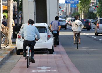 地域それぞれのルールや整備 サイクルロード 自転車への道