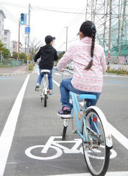 自転車で信号待ち 絡まれた