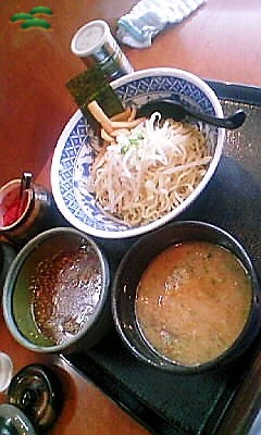 てんつくてん 王子 赤バイクの知蔵のつけ麺アドベンチャー