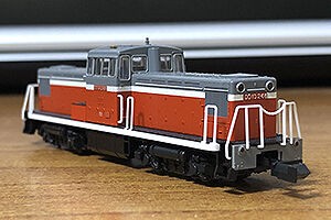 DD13後期型＋タキ29300（銀色）・トキ25000・タキ