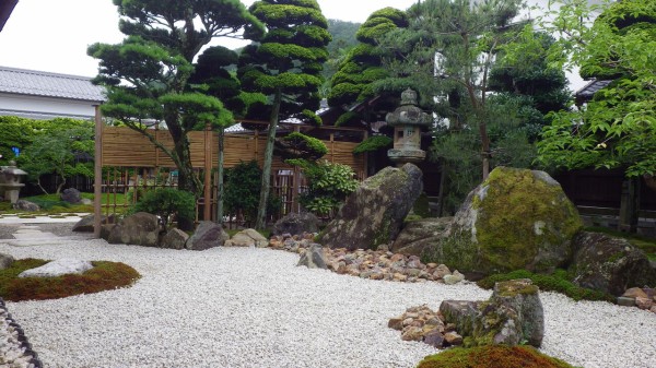 貴船石は「2億年」の大先輩！？ : 庭園日誌