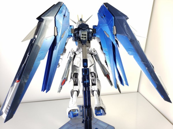 MG 1/100 フリーダムガンダム Ver.2.0 フルバーストモード