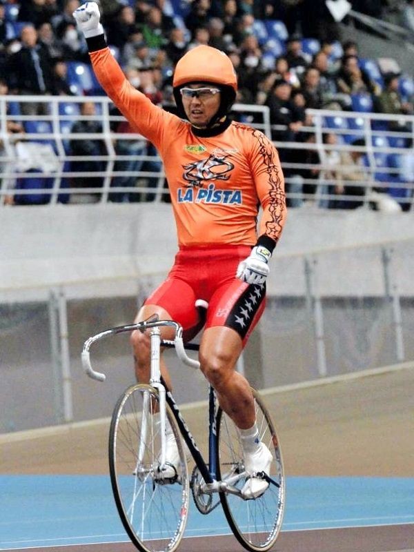 平原康多競輪選手サイン入りレーサーパンツ - メルカリ