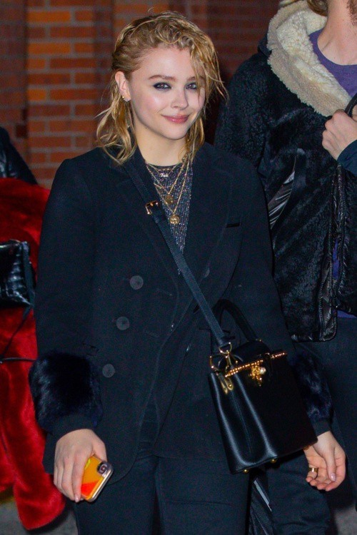 クロエ モレッツ 濃いめの囲み目メイクがかわいい ブラックコーデで ルイ ヴィトン の撮影へ 海外セレブファッションブログ 最新スナップ おしゃれ情報が盛り沢山 Dailycelebritydiary