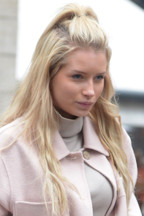 ロティ モス パステルピンクの春っぽコートがおしゃれなカジュアルコーデで両親とランチにお出かけ 海外セレブファッションブログ 最新スナップ おしゃれ情報が盛り沢山 Dailycelebritydiary