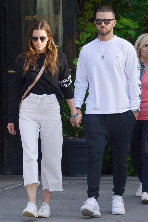 ジェシカ ビールとジャスティン ティンバーレイク夫妻 息ぴったりのカップルコーデで手繋ぎデート 海外セレブファッション ブログ 最新スナップ おしゃれ情報が盛り沢山 Dailycelebritydiary